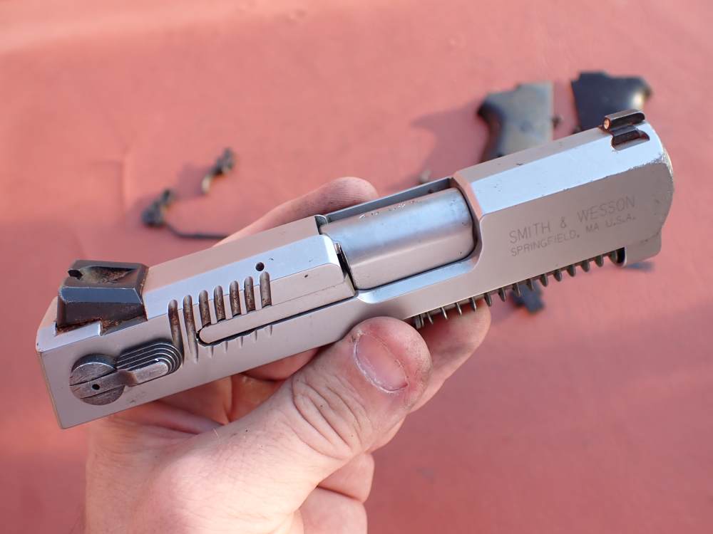 SMITH & WESSON MODEL CS40 CHIEFS SPECIAL STAINLESS 40S&W FACTORY PISTOL KIT-img-96