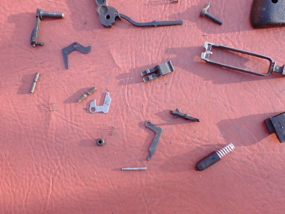 SMITH & WESSON MODEL CS40 CHIEFS SPECIAL STAINLESS 40S&W FACTORY PISTOL KIT-img-129