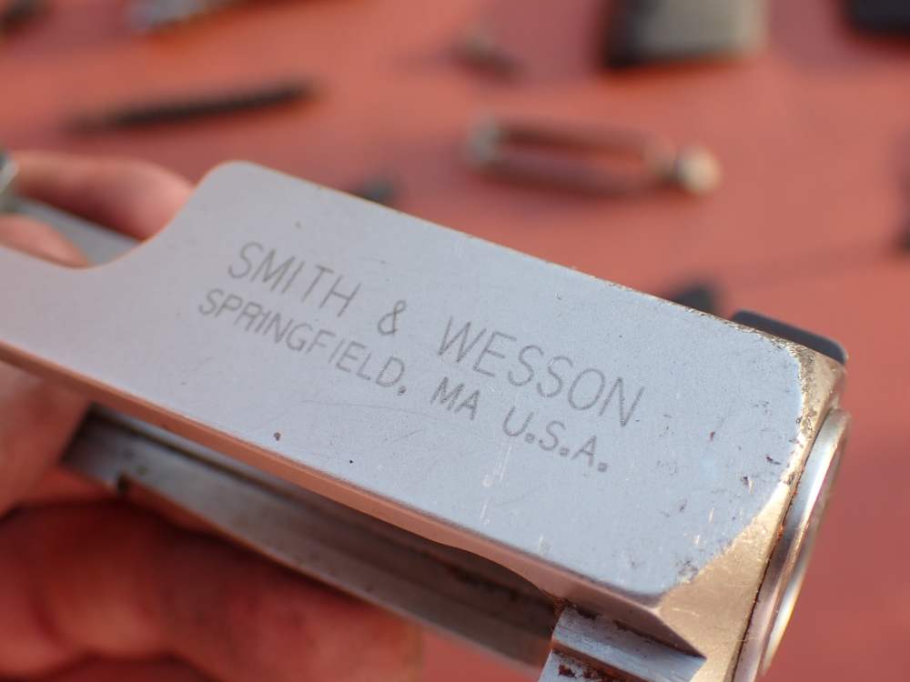 SMITH & WESSON MODEL CS40 CHIEFS SPECIAL STAINLESS 40S&W FACTORY PISTOL KIT-img-58