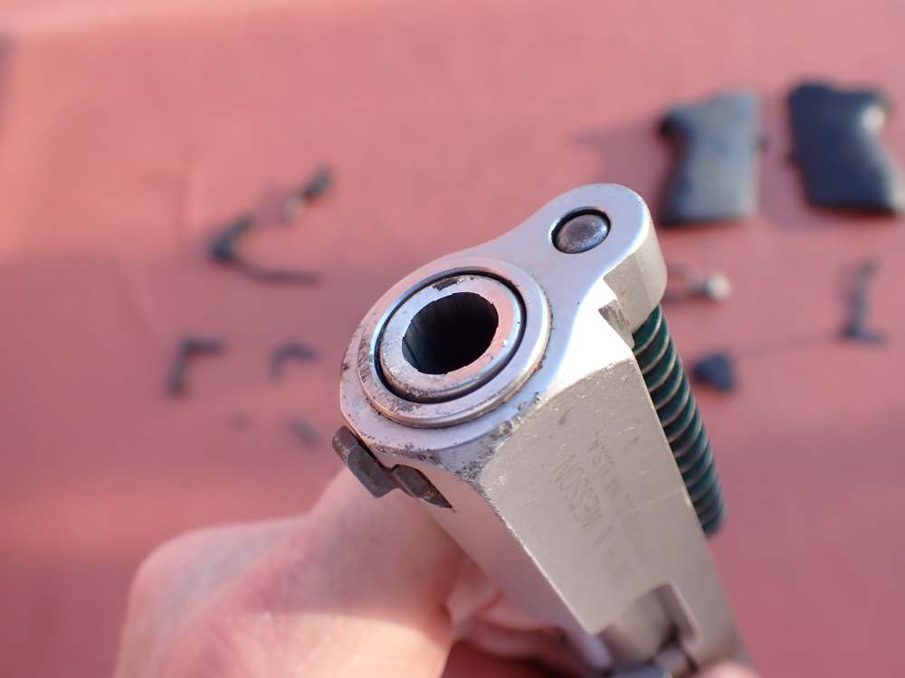 SMITH & WESSON MODEL CS40 CHIEFS SPECIAL STAINLESS 40S&W FACTORY PISTOL KIT-img-94