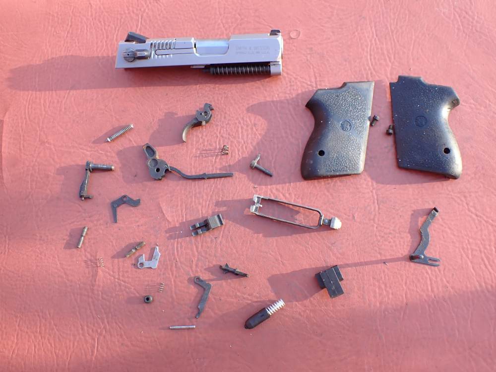 SMITH & WESSON MODEL CS40 CHIEFS SPECIAL STAINLESS 40S&W FACTORY PISTOL KIT-img-141