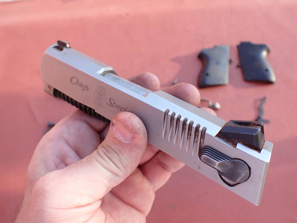SMITH & WESSON MODEL CS40 CHIEFS SPECIAL STAINLESS 40S&W FACTORY PISTOL KIT-img-102