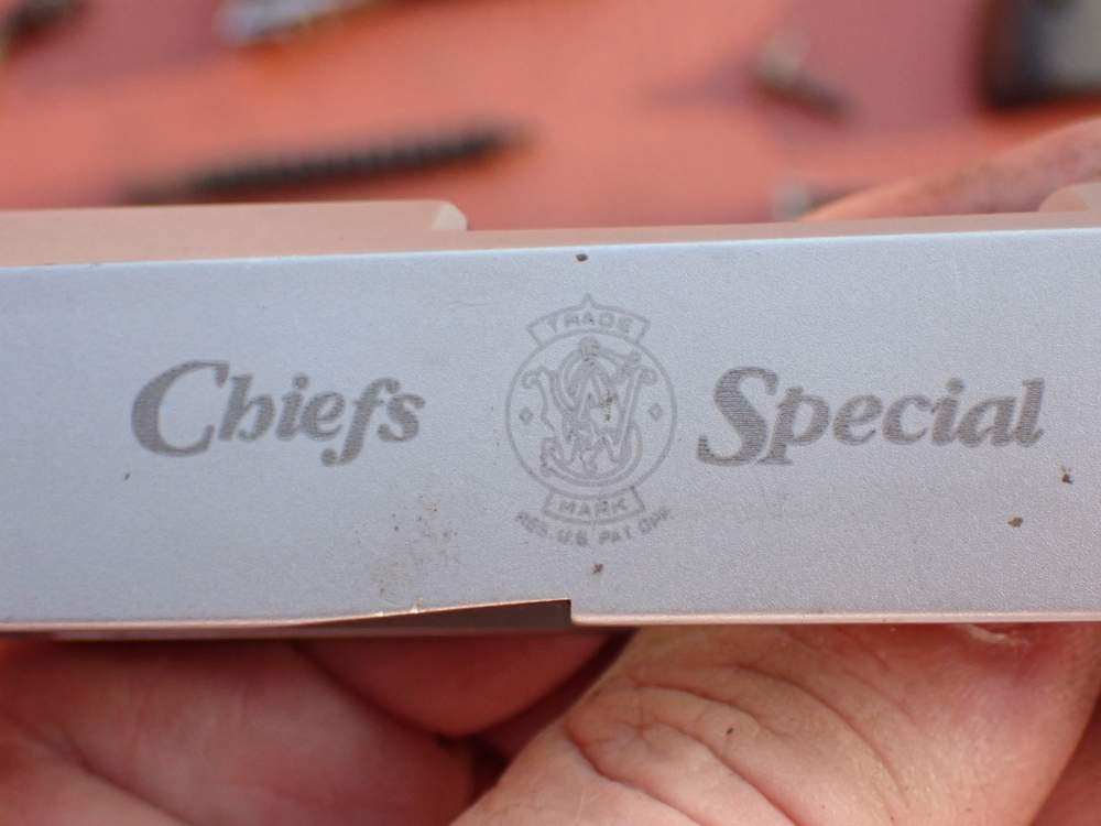 SMITH & WESSON MODEL CS40 CHIEFS SPECIAL STAINLESS 40S&W FACTORY PISTOL KIT-img-65