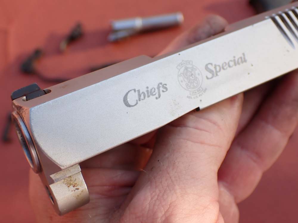 SMITH & WESSON MODEL CS40 CHIEFS SPECIAL STAINLESS 40S&W FACTORY PISTOL KIT-img-63