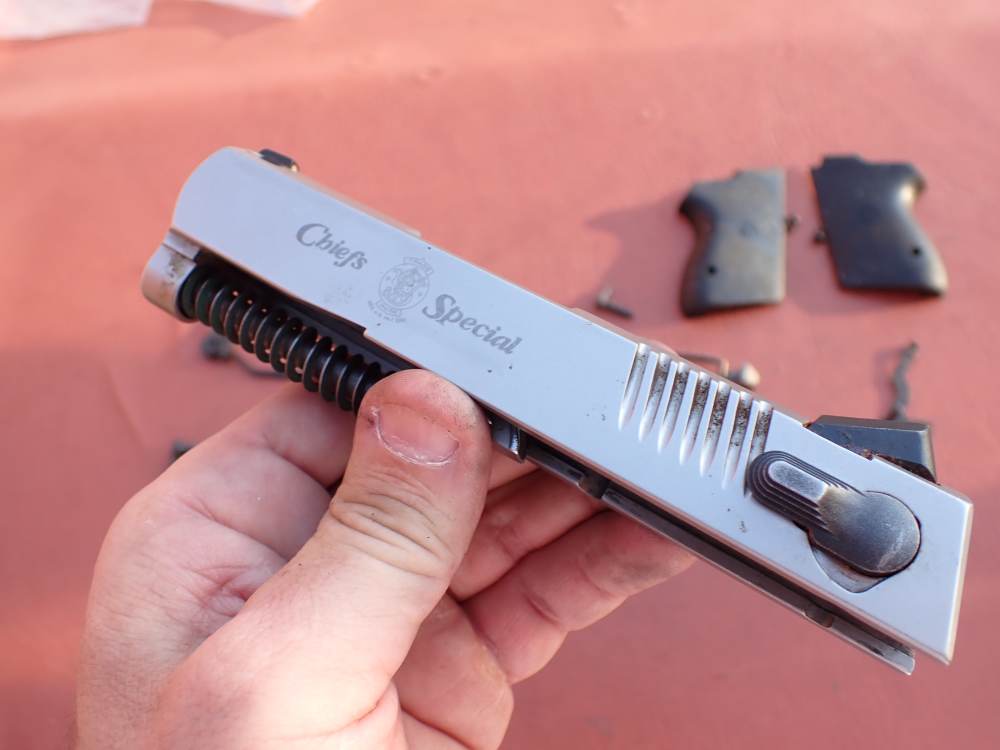 SMITH & WESSON MODEL CS40 CHIEFS SPECIAL STAINLESS 40S&W FACTORY PISTOL KIT-img-101