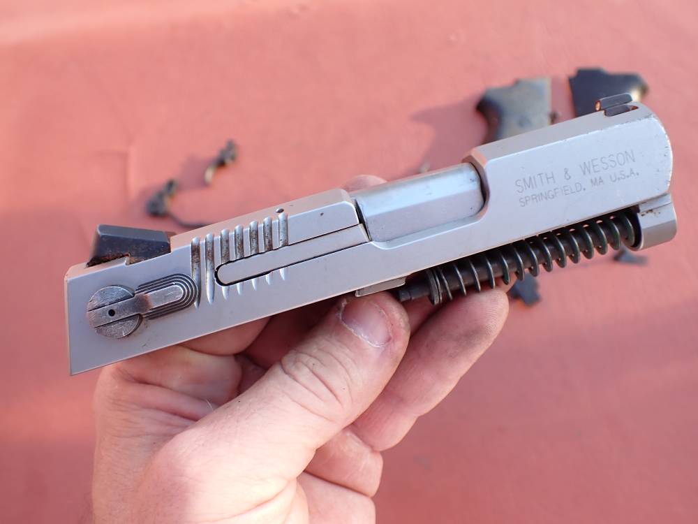 SMITH & WESSON MODEL CS40 CHIEFS SPECIAL STAINLESS 40S&W FACTORY PISTOL KIT-img-95