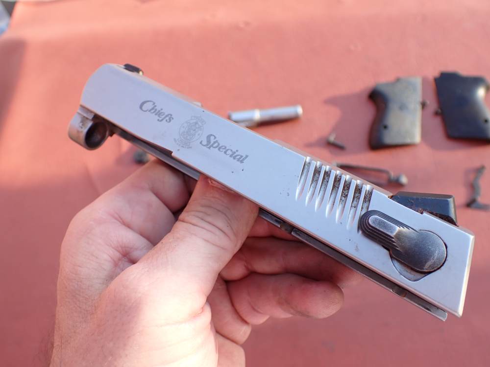 SMITH & WESSON MODEL CS40 CHIEFS SPECIAL STAINLESS 40S&W FACTORY PISTOL KIT-img-24