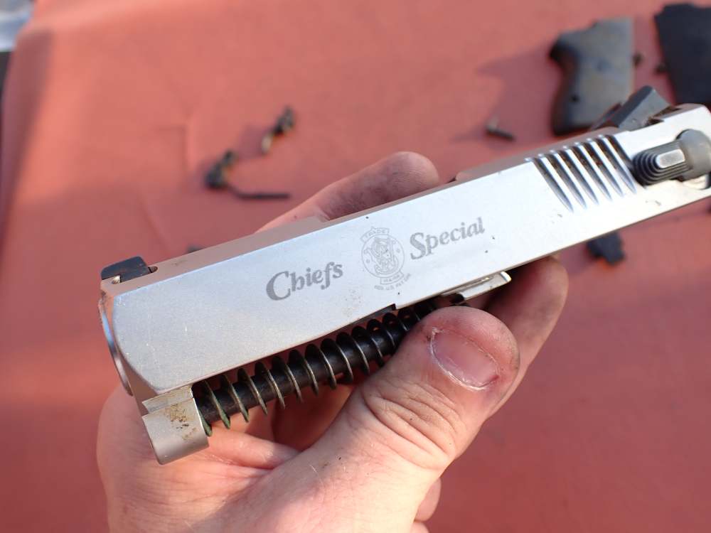 SMITH & WESSON MODEL CS40 CHIEFS SPECIAL STAINLESS 40S&W FACTORY PISTOL KIT-img-120