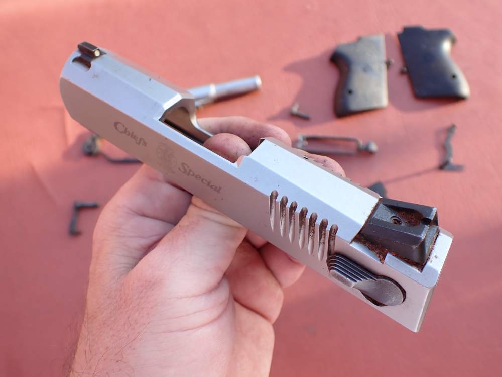 SMITH & WESSON MODEL CS40 CHIEFS SPECIAL STAINLESS 40S&W FACTORY PISTOL KIT-img-4