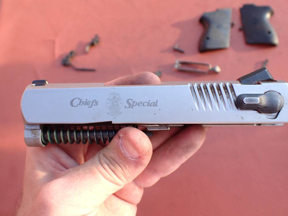 SMITH & WESSON MODEL CS40 CHIEFS SPECIAL STAINLESS 40S&W FACTORY PISTOL KIT-img-121