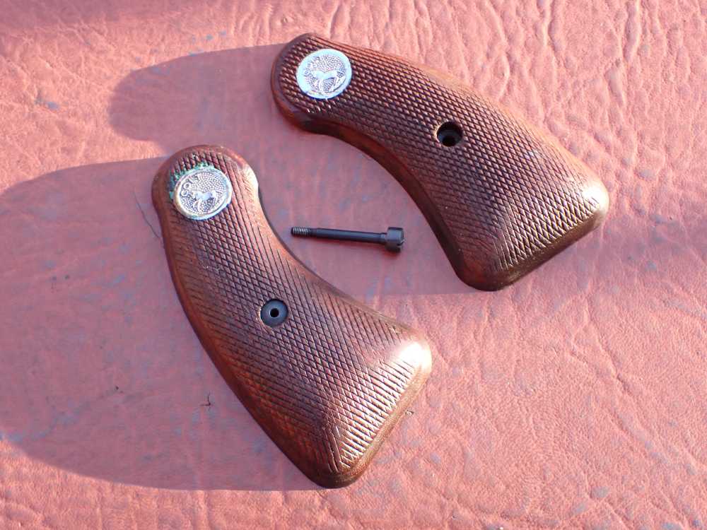 COLT DETECTIVE SPECIAL FACTORY REVOLVER ORIGINAL LONG ROUND BUTT GRIPS-img-6