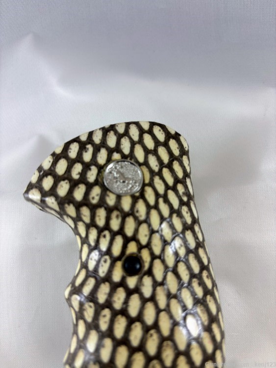 Cobra Skin Colt King Cobra Grips w/medallions-img-3