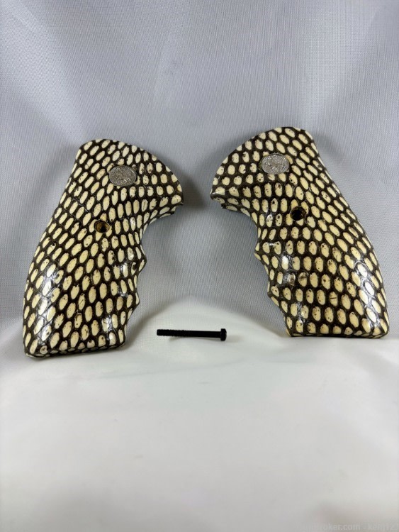 Cobra Skin Colt King Cobra Grips w/medallions-img-5