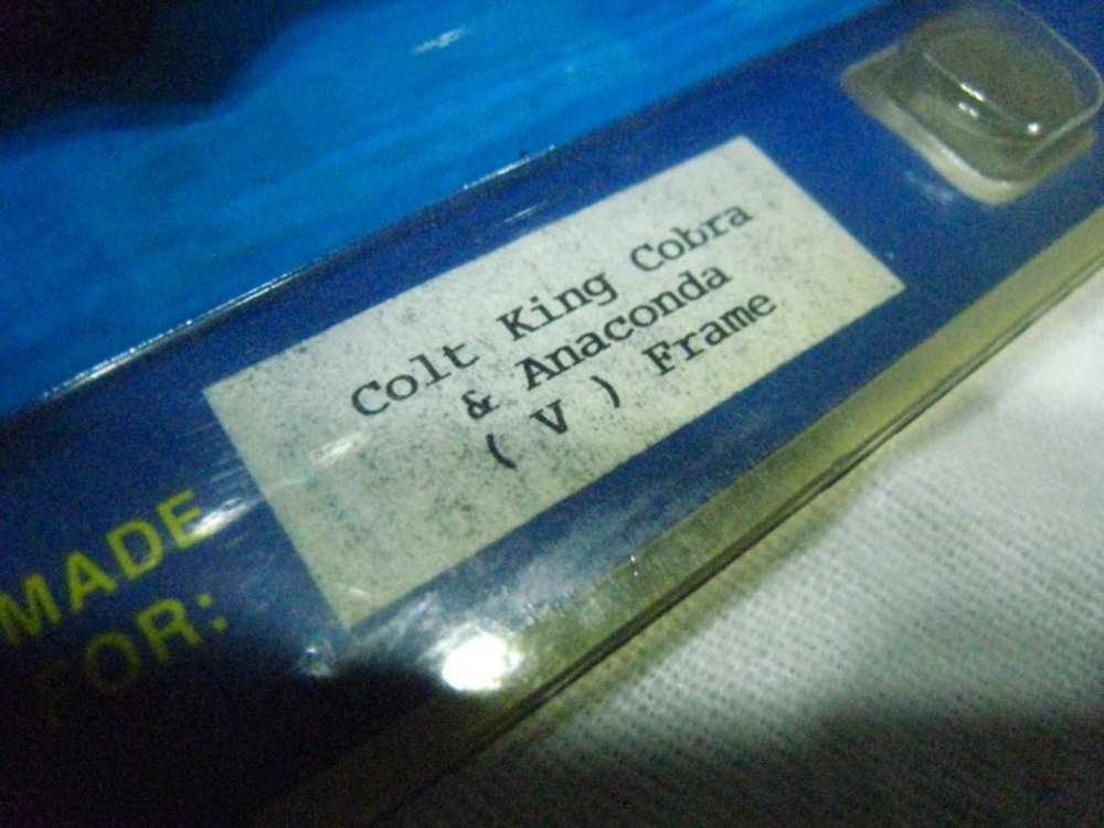 Colt V Frame King Cobra Hogue Grips Used n ot Abused-img-1