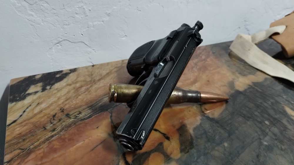 Czechoslovak CZ model 82 in 9x18MAK includes shoulder holster AWESOME C&R-img-3