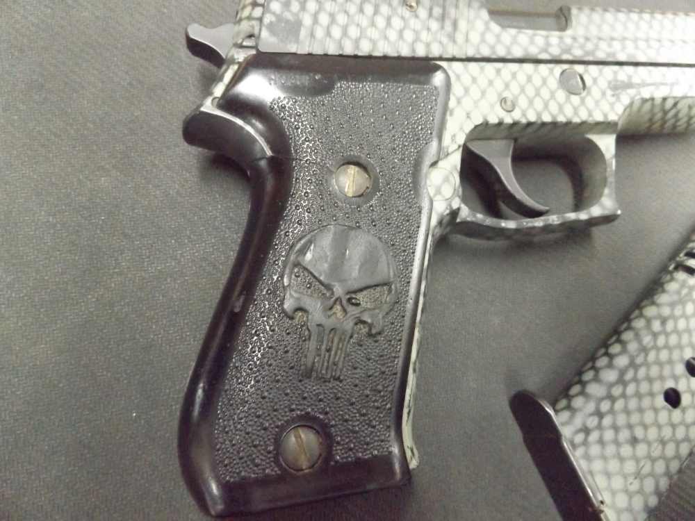 SIG SAUER P220 .45 CAMO COLOR WITH ONE OG MAGAZINE ! -img-8