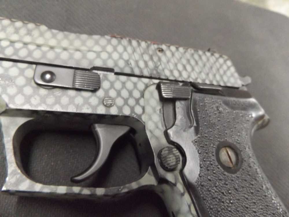 SIG SAUER P220 .45 CAMO COLOR WITH ONE OG MAGAZINE ! -img-2