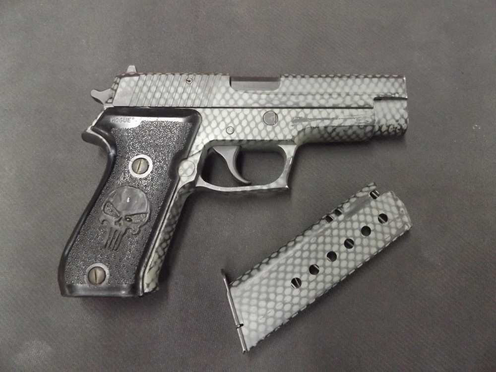 SIG SAUER P220 .45 CAMO COLOR WITH ONE OG MAGAZINE ! -img-6