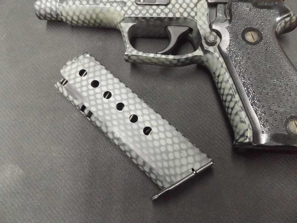 SIG SAUER P220 .45 CAMO COLOR WITH ONE OG MAGAZINE ! -img-3