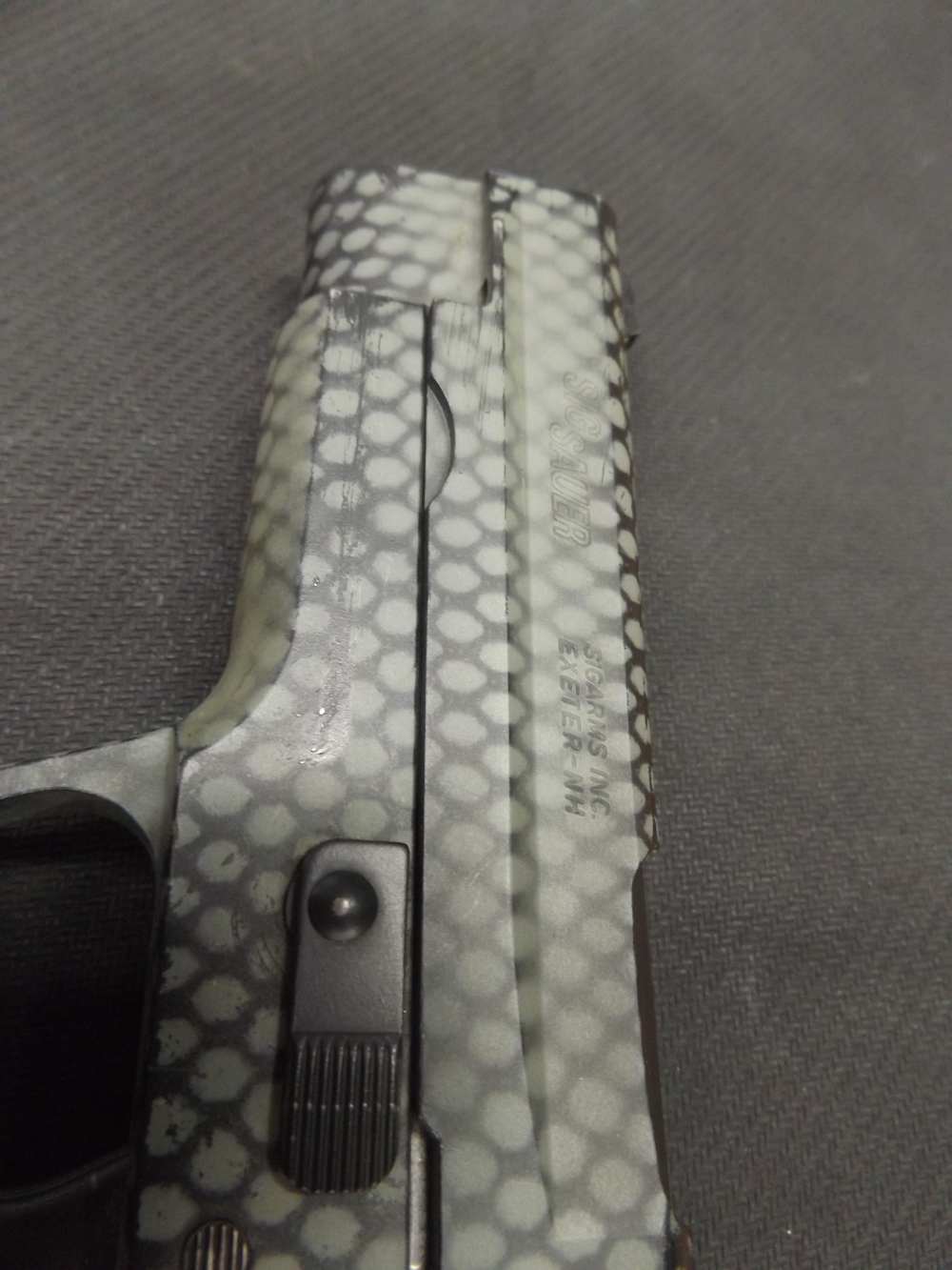 SIG SAUER P220 .45 CAMO COLOR WITH ONE OG MAGAZINE ! -img-1