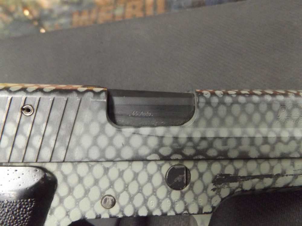 SIG SAUER P220 .45 CAMO COLOR WITH ONE OG MAGAZINE ! -img-11