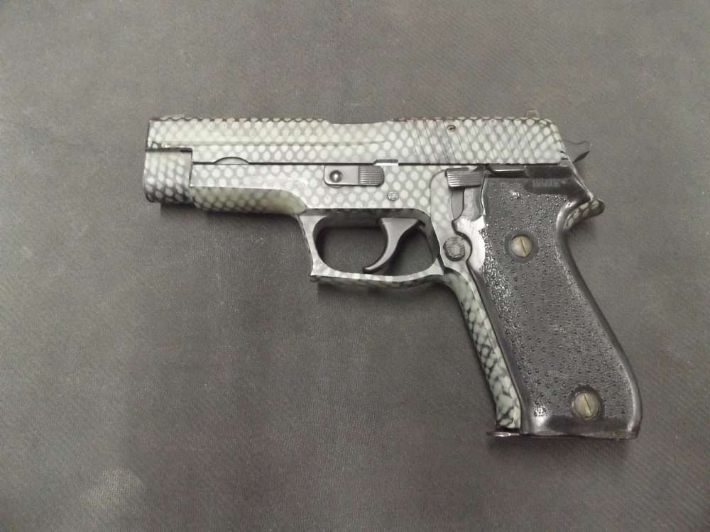 SIG SAUER P220 .45 CAMO COLOR WITH ONE OG MAGAZINE ! -img-0
