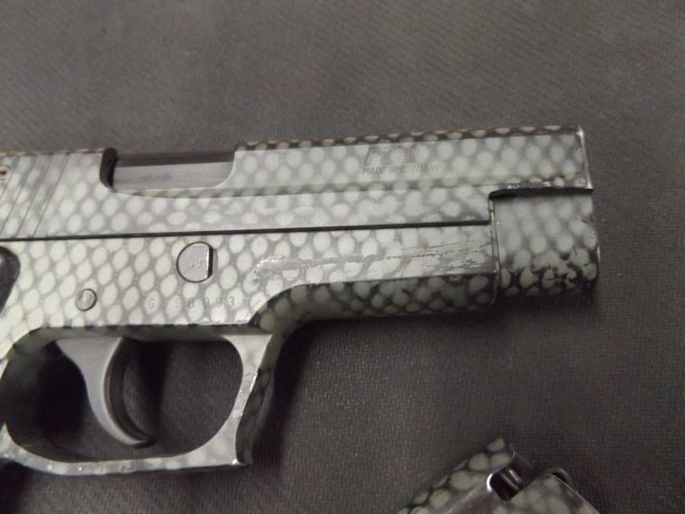 SIG SAUER P220 .45 CAMO COLOR WITH ONE OG MAGAZINE ! -img-7