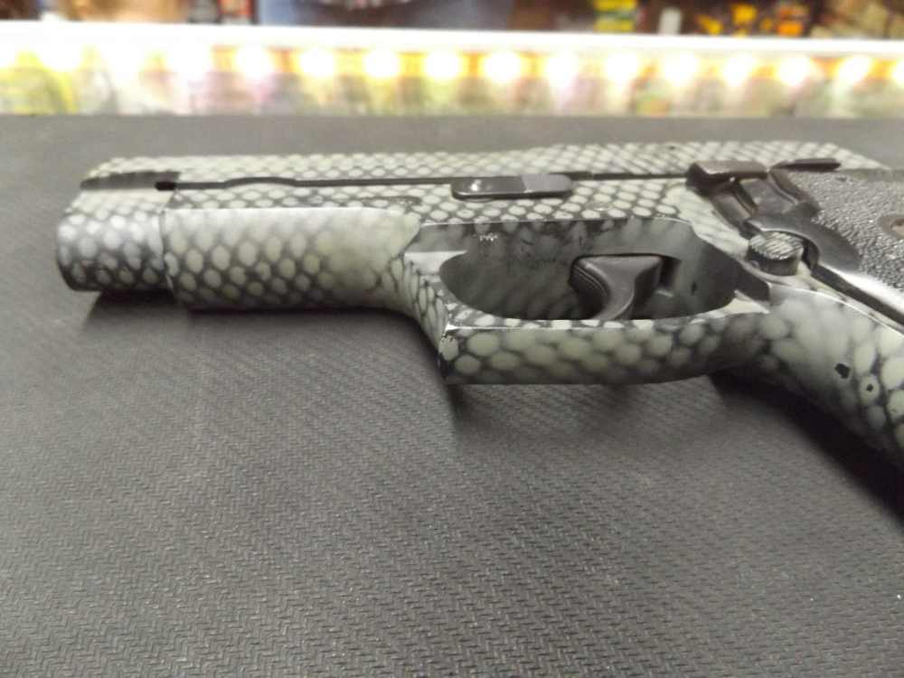 SIG SAUER P220 .45 CAMO COLOR WITH ONE OG MAGAZINE ! -img-5