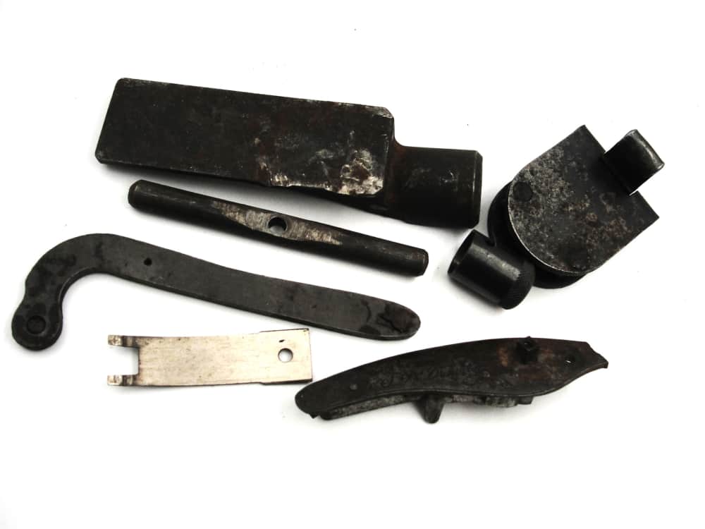 French side plate ammo box latch & unknown parts-img-0