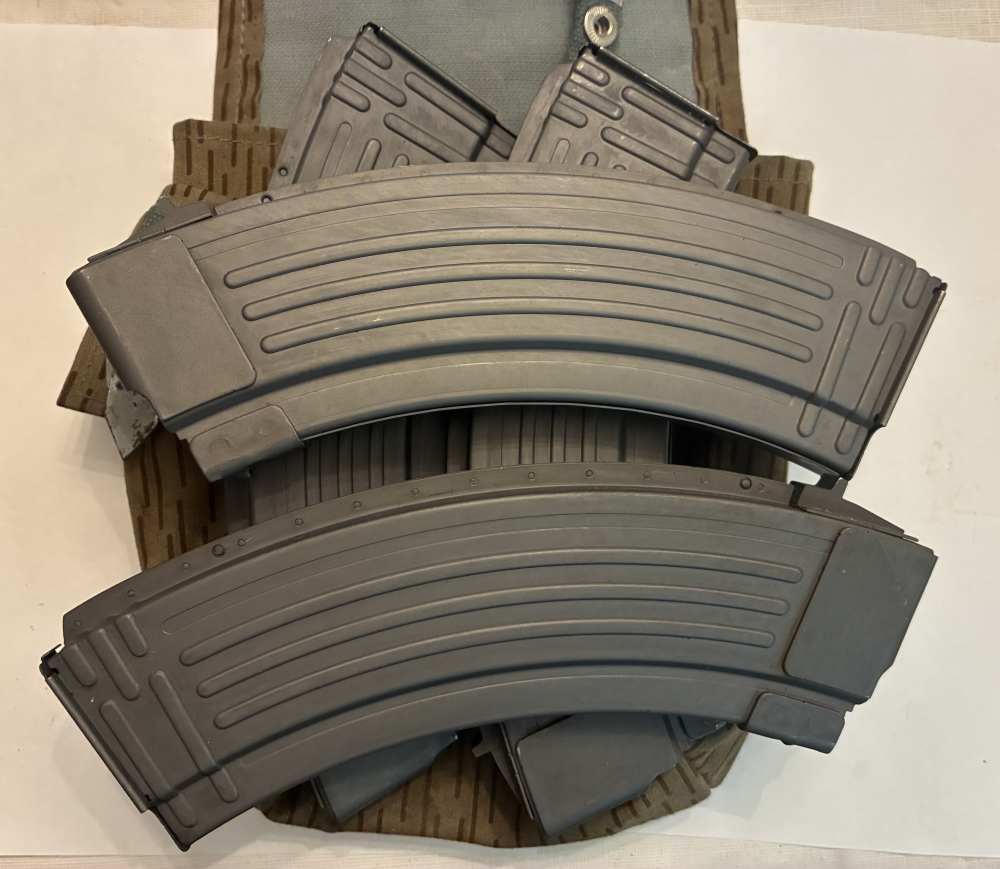 4x AK47 30rd Magazines and pouch-img-2