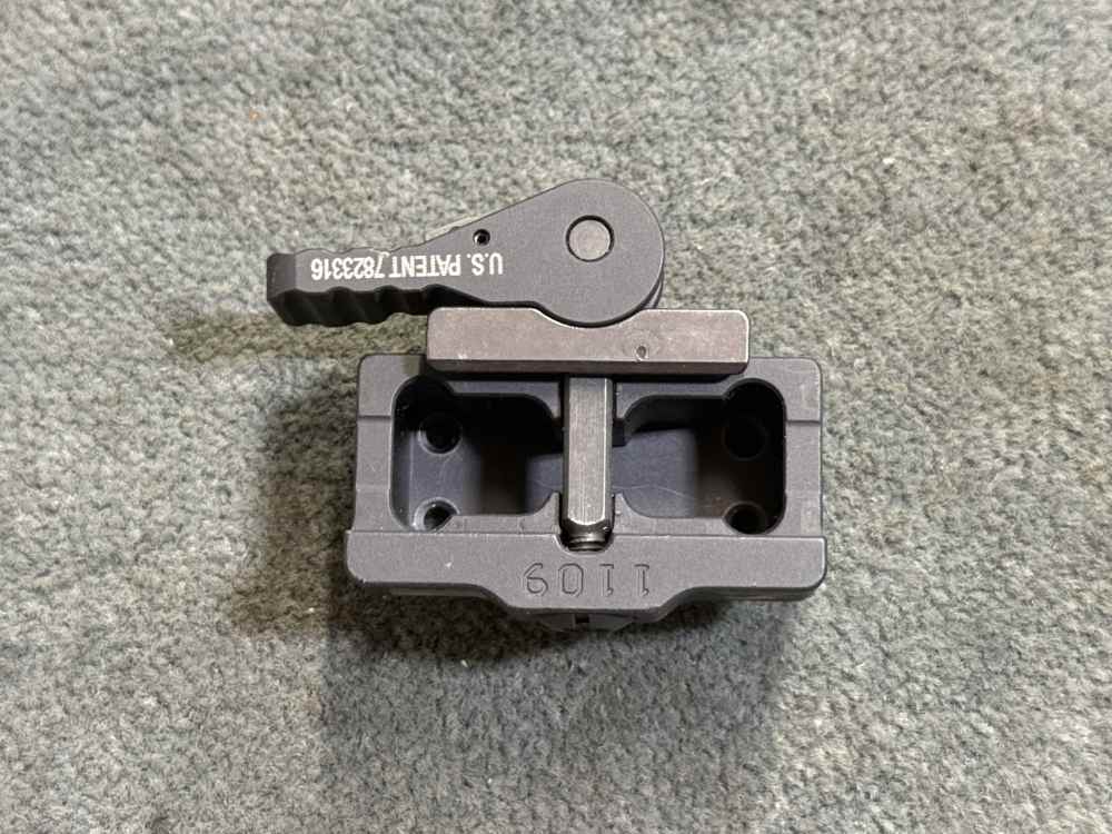 Vortex SPARC Solar Red Dot Sight + ADM Quick Detach Mount Abs. Co-Wit-img-9