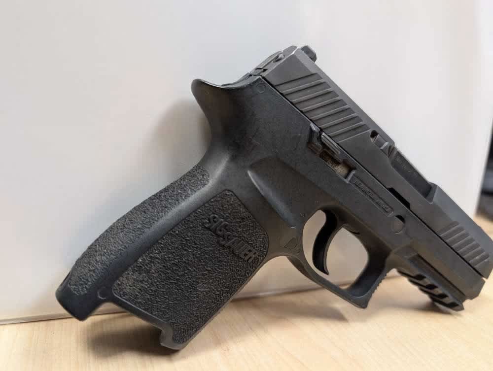 Used Sig Sauer P320 chambered in 9mm Luger (1 Magazine)-img-2