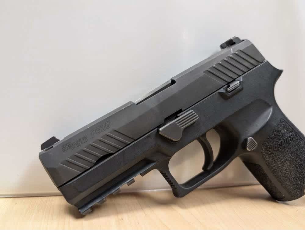 Used Sig Sauer P320 chambered in 9mm Luger (1 Magazine)-img-4