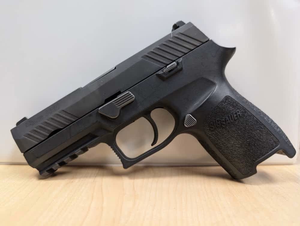 Used Sig Sauer P320 chambered in 9mm Luger (1 Magazine)-img-1