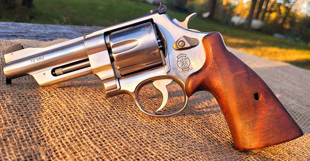 SMITH & WESSON 610 MOUNTAIN GUN 10MM 4" SS BEAR HUG GRIPS-img-0