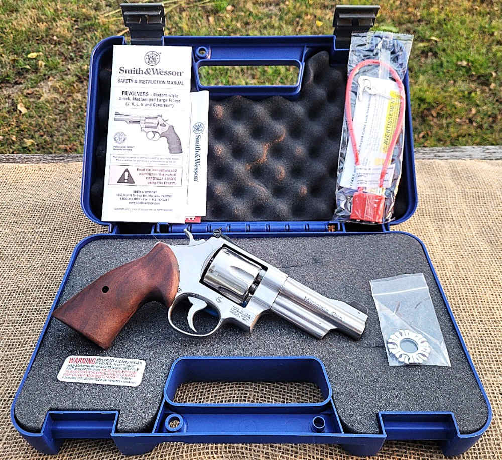 SMITH & WESSON 610 MOUNTAIN GUN 10MM 4" SS BEAR HUG GRIPS-img-2