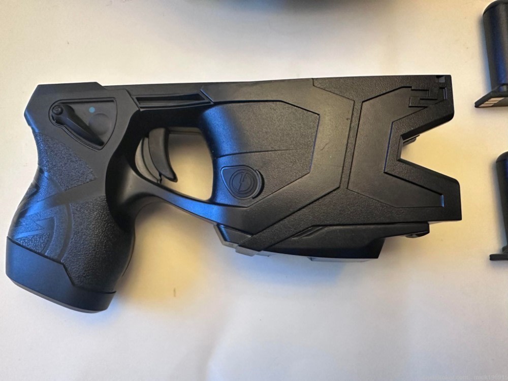 Black Taser X2 AXON LOT with holster, 2 Cartidges Less lethal stun gun LEO -img-2