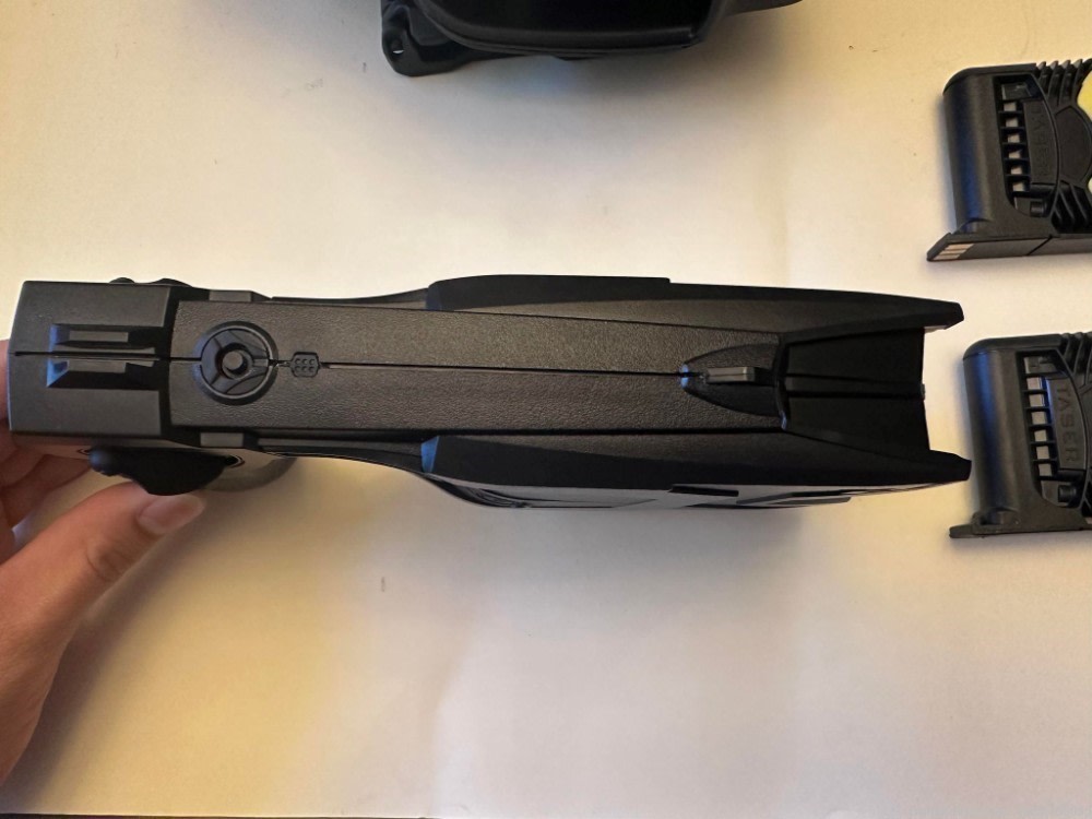Black Taser X2 AXON LOT with holster, 2 Cartidges Less lethal stun gun LEO -img-3