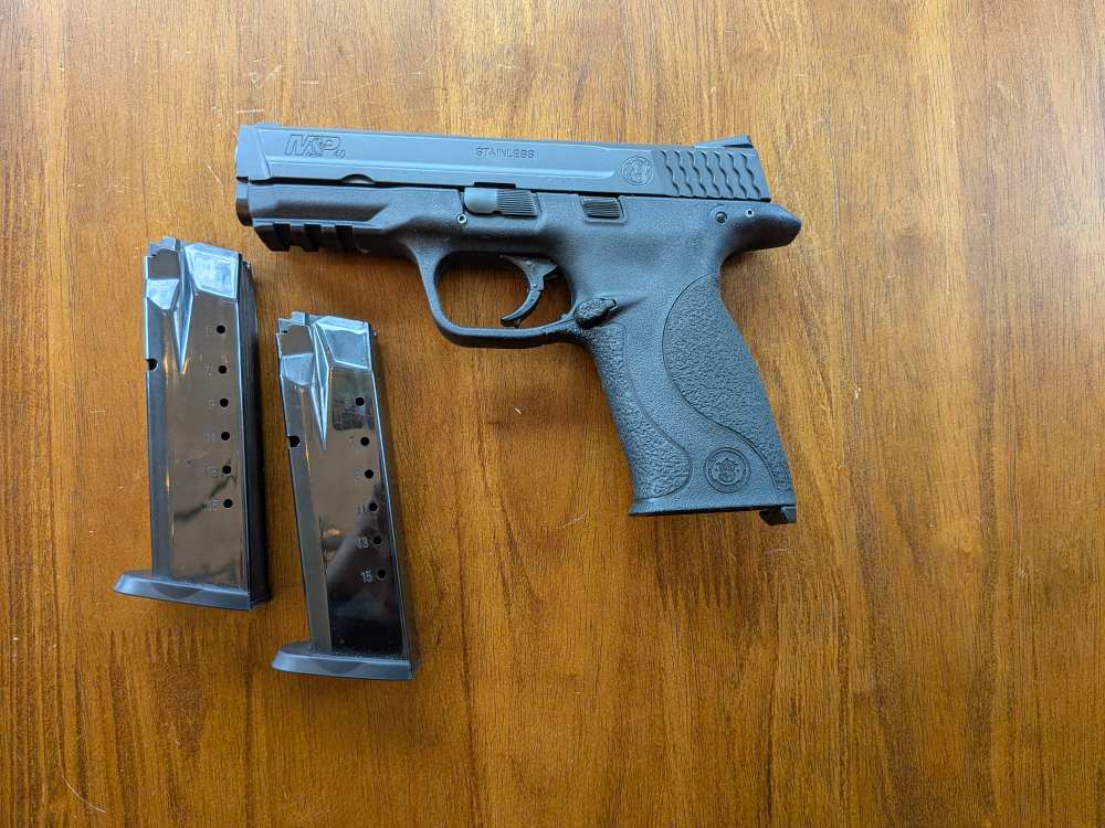 Smith & Wesson M&P40 First Generation - .40 S&W - Complete Package-img-1