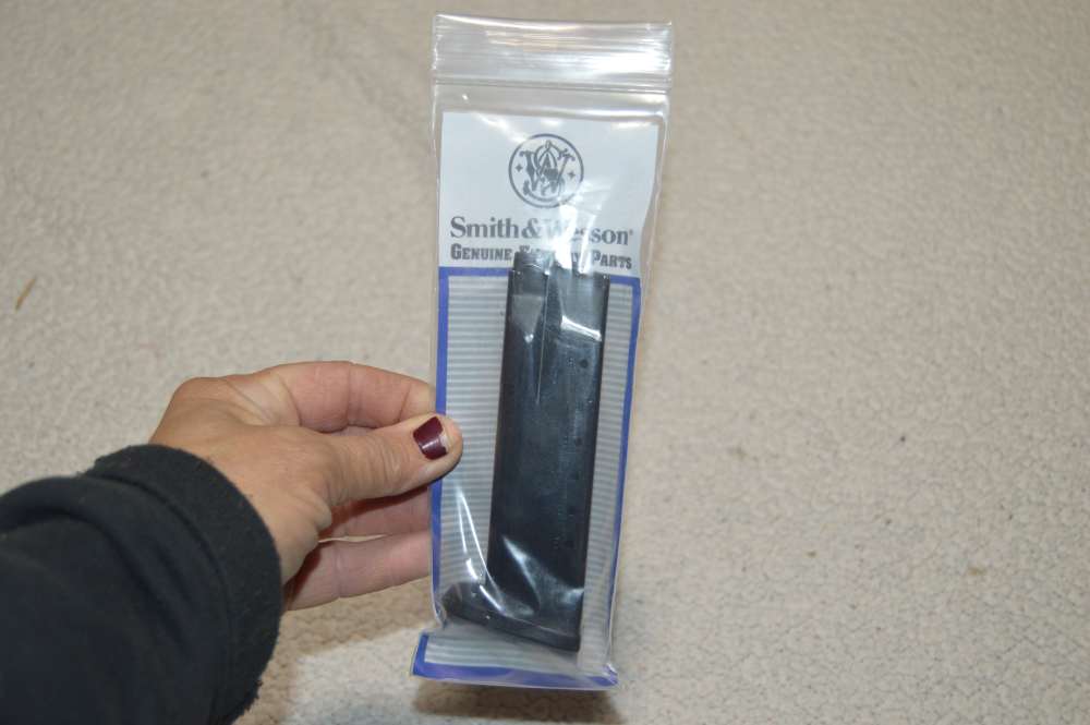 FACTORY Smith & Wesson M&P 40 15 Round Magazine-img-1