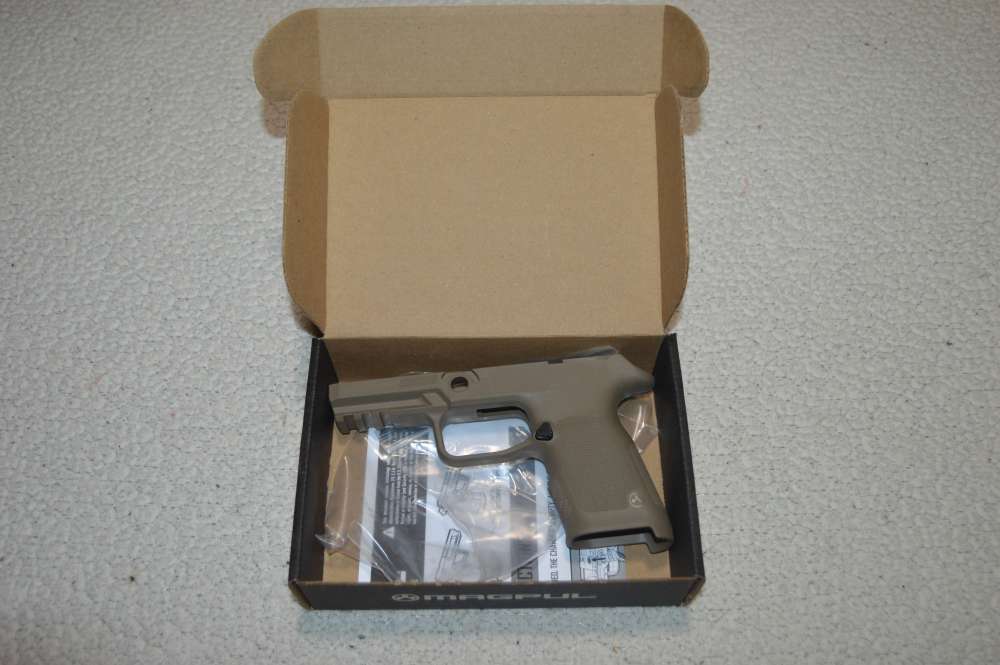 MagPul Sig P320 Compact Polymer Frame FDE NIB-img-3