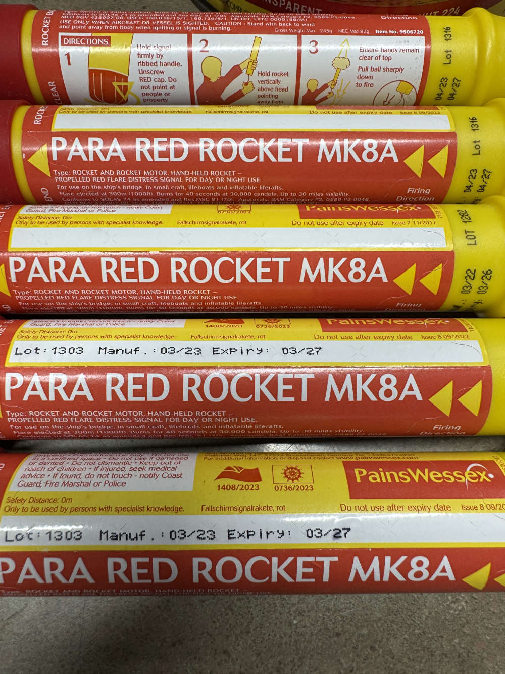 1QTY ROCKET PARACHUTE FLARE RED NEW EXP 2021-2025 1ooo ft height  -img-0