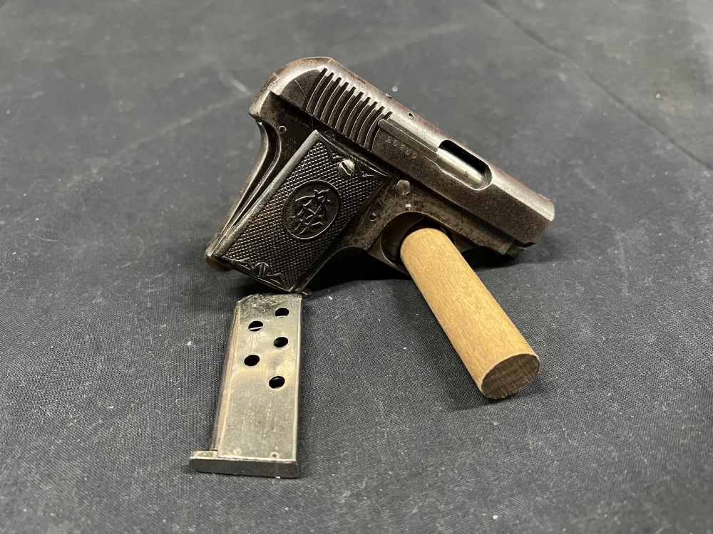 Bronco 1918 Spanish semi auto pistol 25 ACP 6.35 2” 2’ mags-img-0