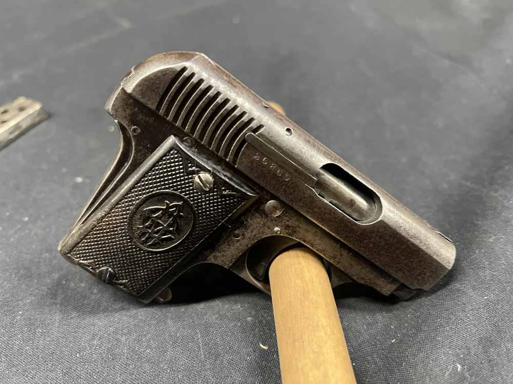 Bronco 1918 Spanish semi auto pistol 25 ACP 6.35 2” 2’ mags-img-2