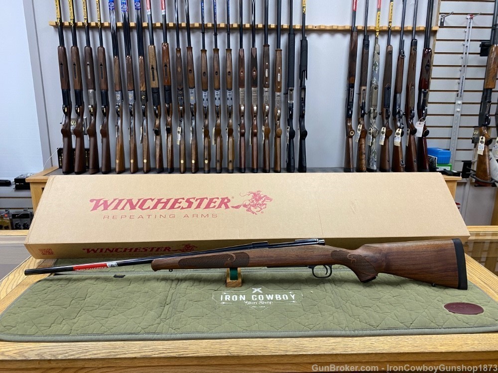 Winchester  Model 70 Featherweight 300 WSM  535200255 Satin Walnut Stock-img-1