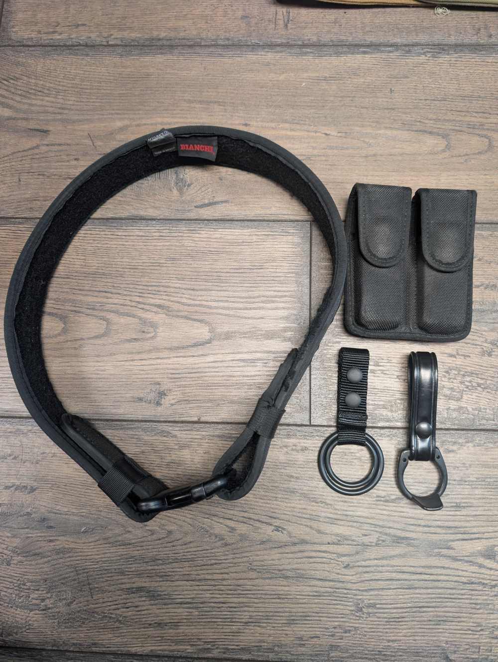 Bianchi 7200 Duty Belt, Magazine Pouch, Baton and Flashlight size 34"- 40" -img-0