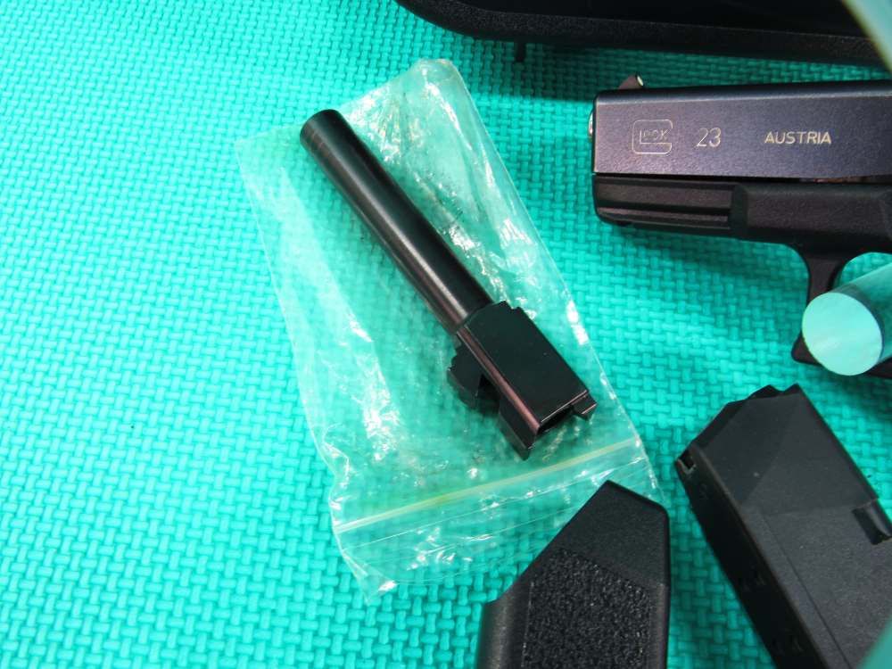 Glock 23 Gen 3 40 S&W w/ 2 Mags & Extra 357 Sig Barrel w/ Factory Box Nice-img-1