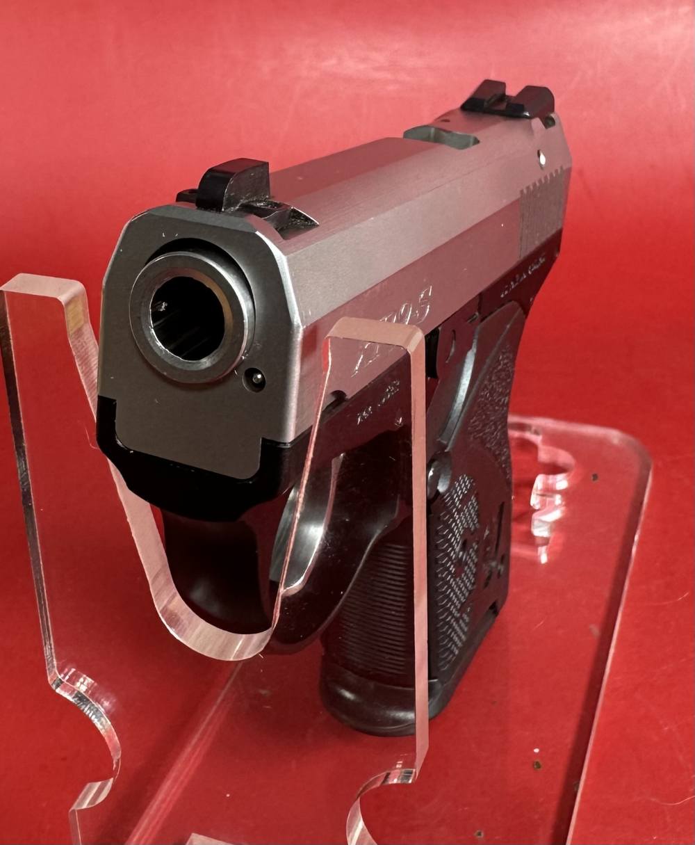 Boberg  XR9-S 9mm  Bullpup. 2 - 7rd mags. 3.25" BBL. Super rare. Mint. -img-4