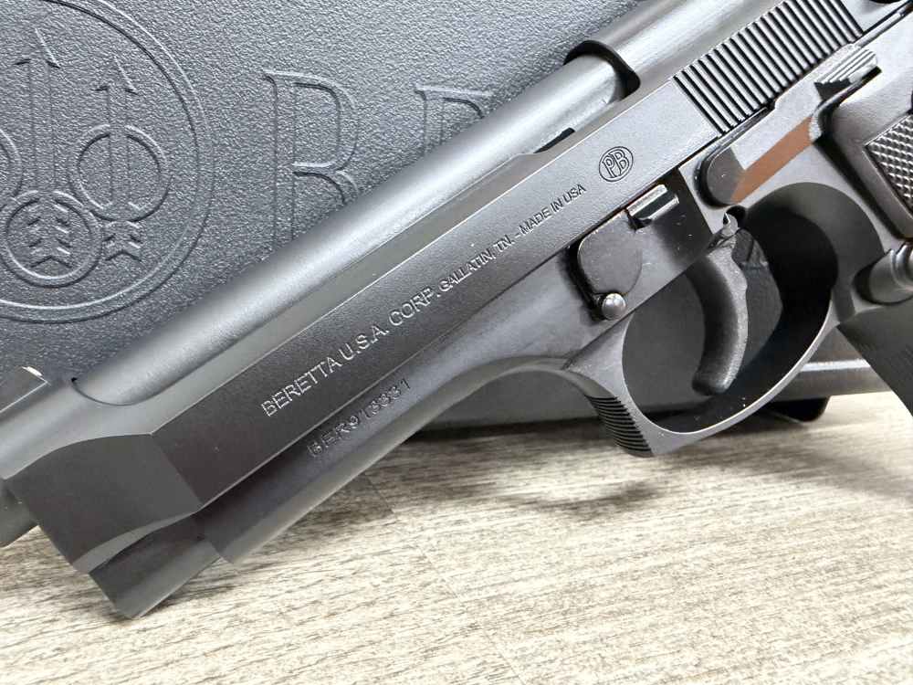 BERETTA 92FS 9MM SAFETY/DECOCKER 2-15 ROUND MAGS J92F300M BRAND NEW-img-1