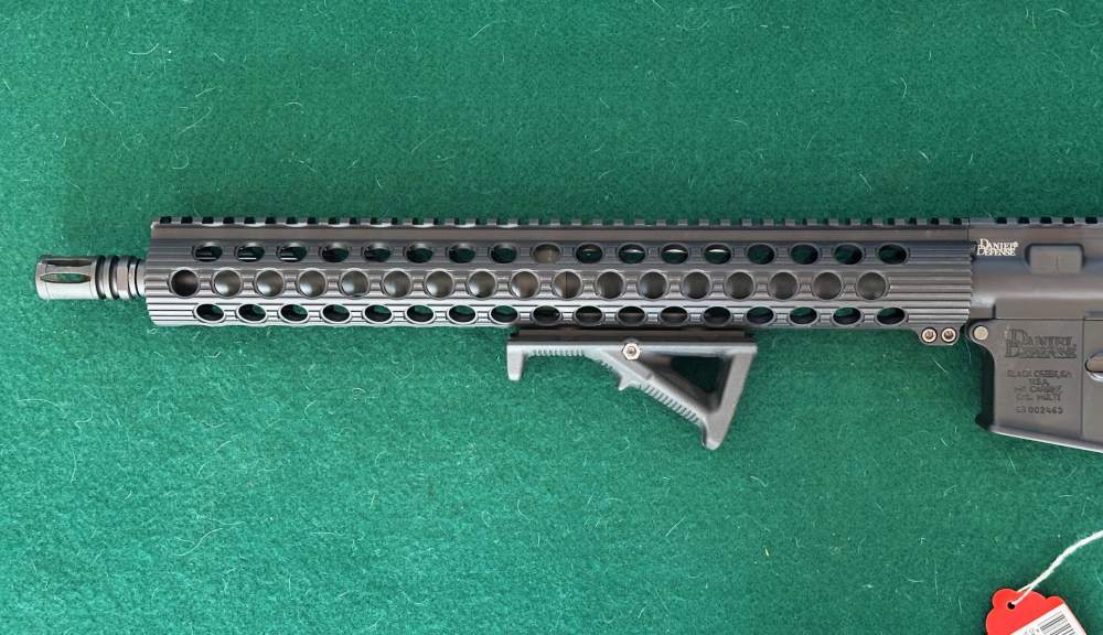 Superb Daniel Defense M4A1 Carbine, 16" bbl, 5.56 NATO, DD case and papers-img-4